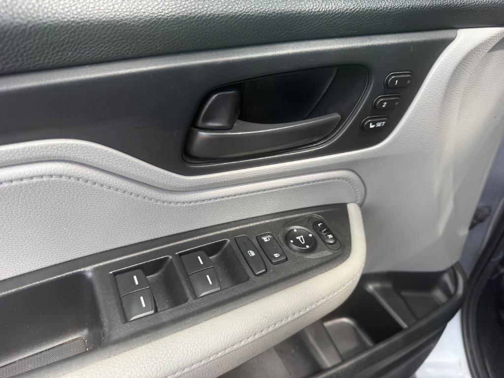 2018 Honda Odyssey - $15,900