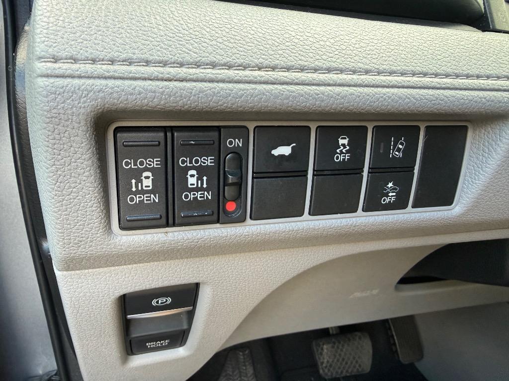2018 Honda Odyssey - $15,900