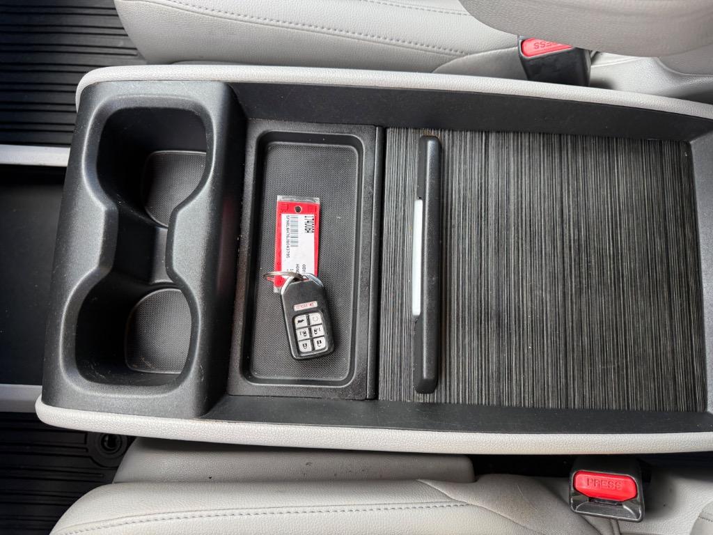 2018 Honda Odyssey - $15,900