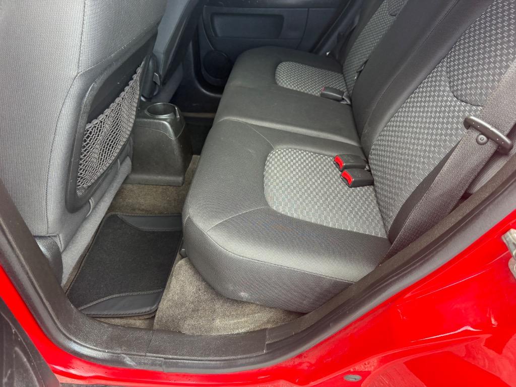 2011 Chevrolet HHR - $5,900