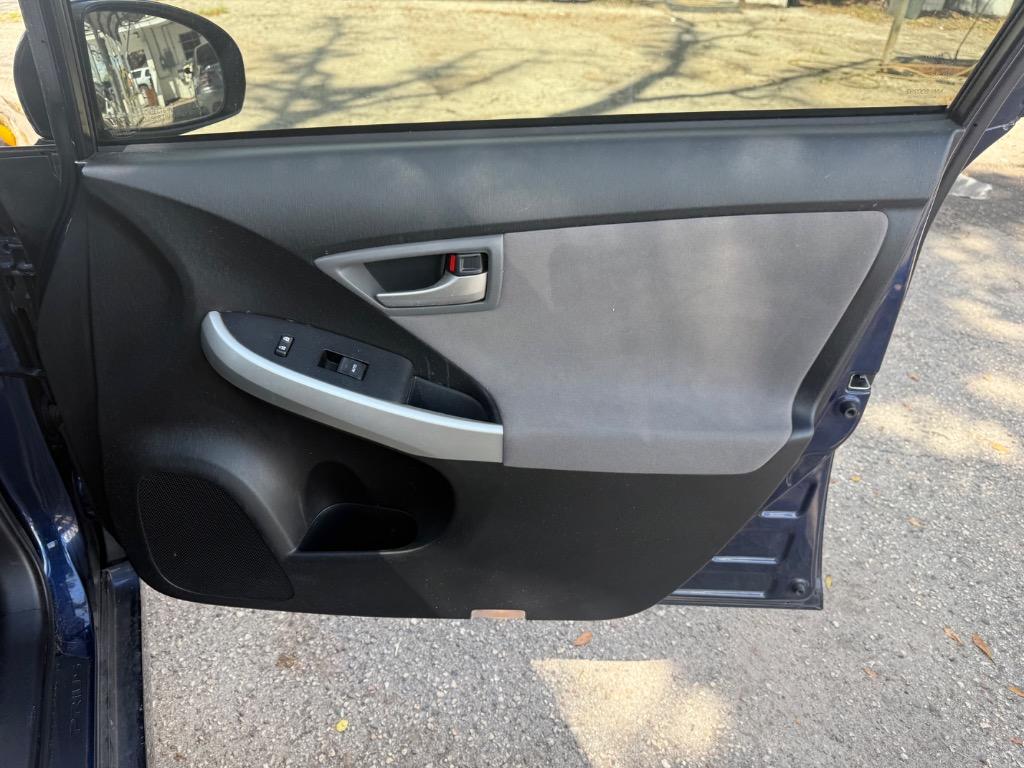 2015 Toyota Prius - $11,900