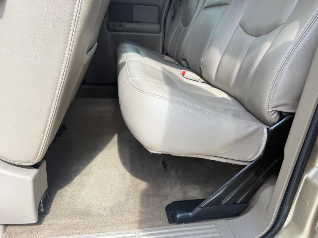 2004 Chevrolet Silverado - $17,900
