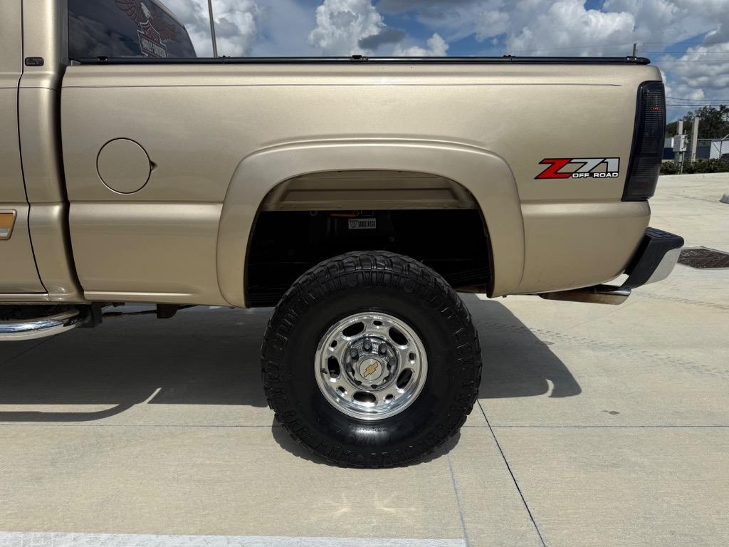 2004 Chevrolet Silverado - $17,900