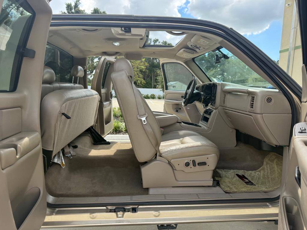2004 Chevrolet Silverado - $17,900