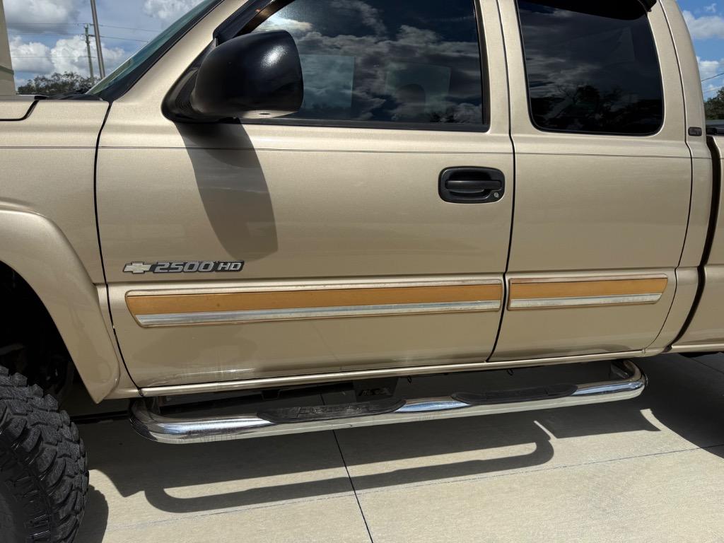 2004 Chevrolet Silverado - $17,900