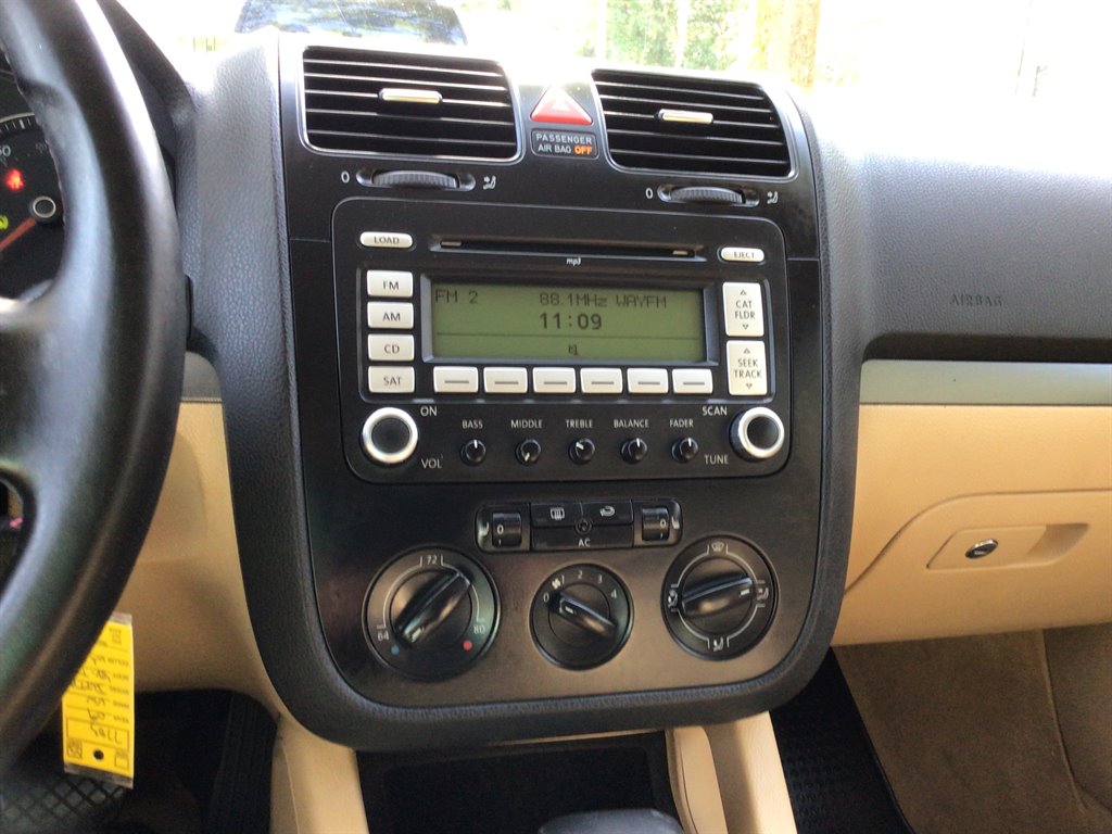 2009 Volkswagen Jetta - $7,895