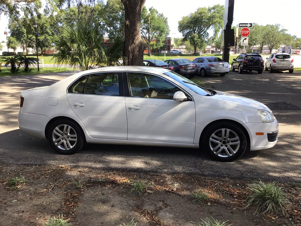 2009 Volkswagen Jetta - $7,895