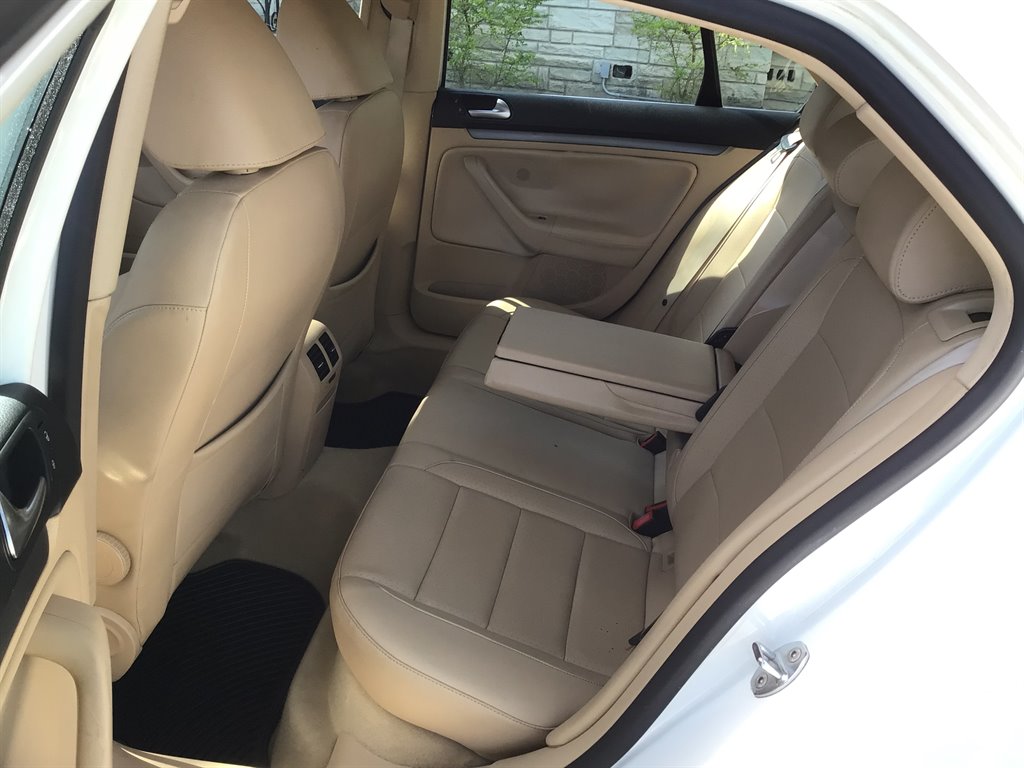 2009 Volkswagen Jetta - $7,895