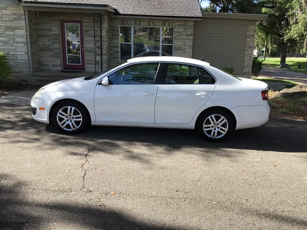 2009 Volkswagen Jetta - $7,895