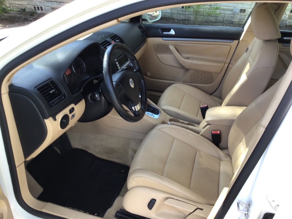 2009 Volkswagen Jetta - $7,895