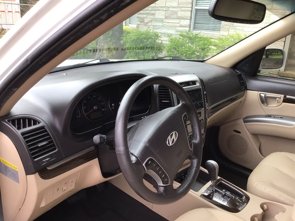 2011 Hyundai Santa FE - $7,995