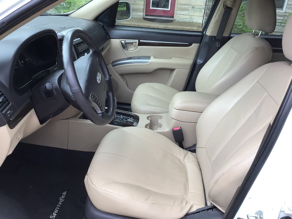 2011 Hyundai Santa FE - $7,995