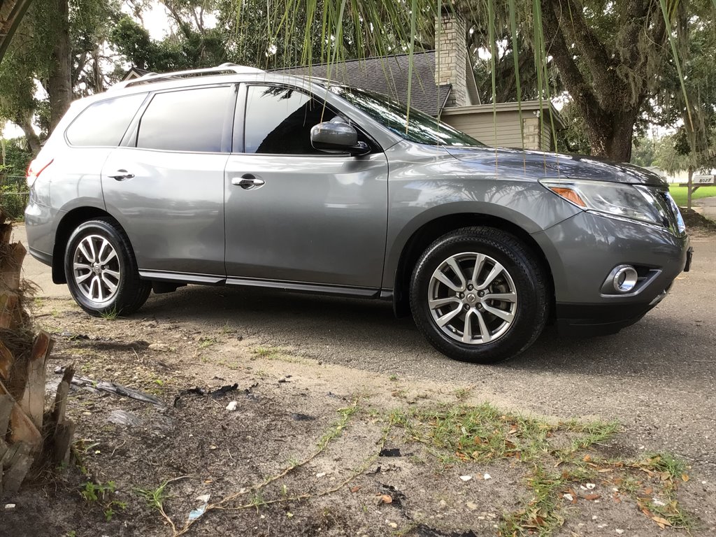 2015 Nissan Pathfinder - $8,995