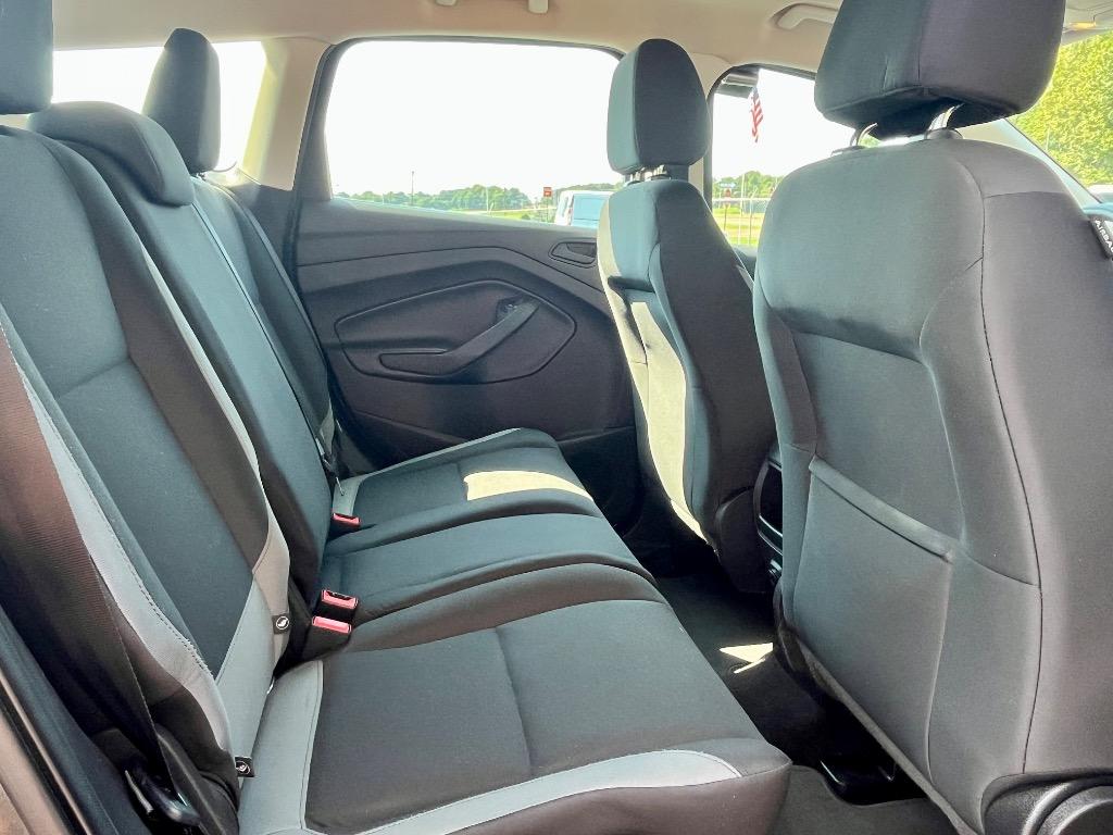 2016 Ford Escape - $10,900