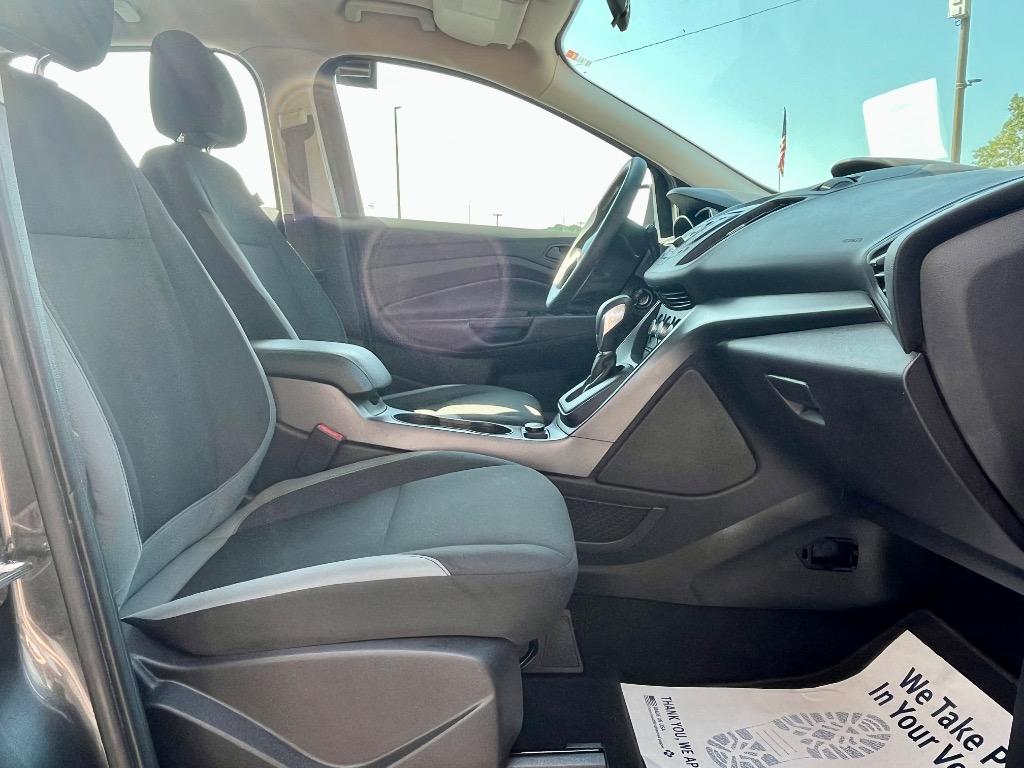 2016 Ford Escape - $10,900