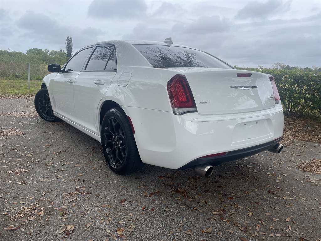 2019 Chrysler 300