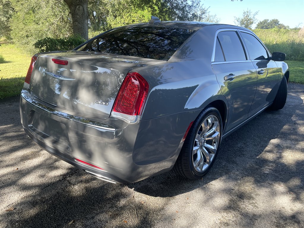 2019 Chrysler 300