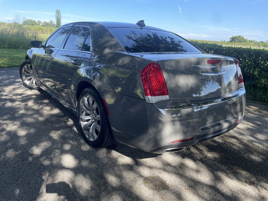 2019 Chrysler 300