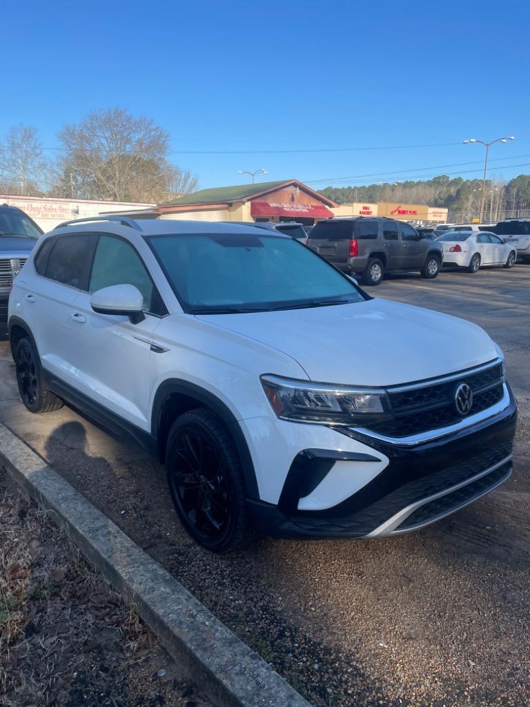 2022 Volkswagen Taos SE photo