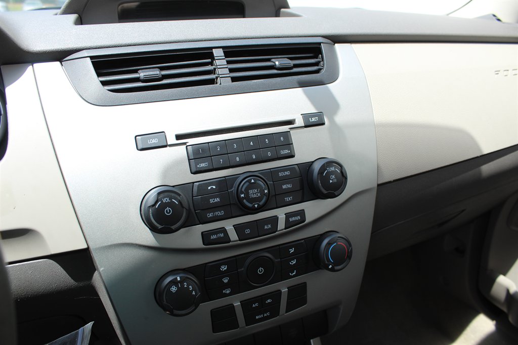 2008 Ford Focus SE photo