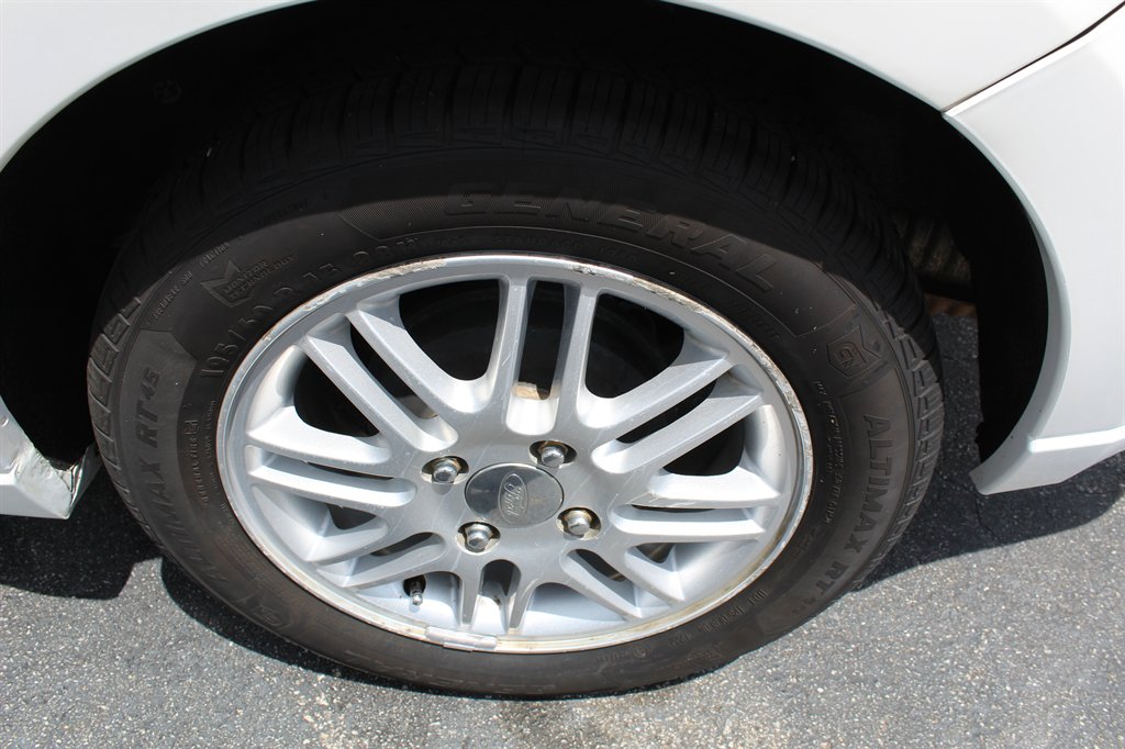 2008 Ford Focus SE photo