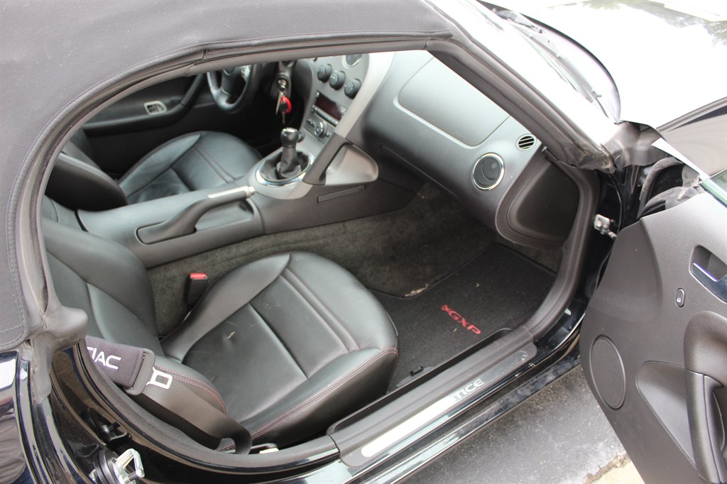 2007 Pontiac Solstice - $14,750