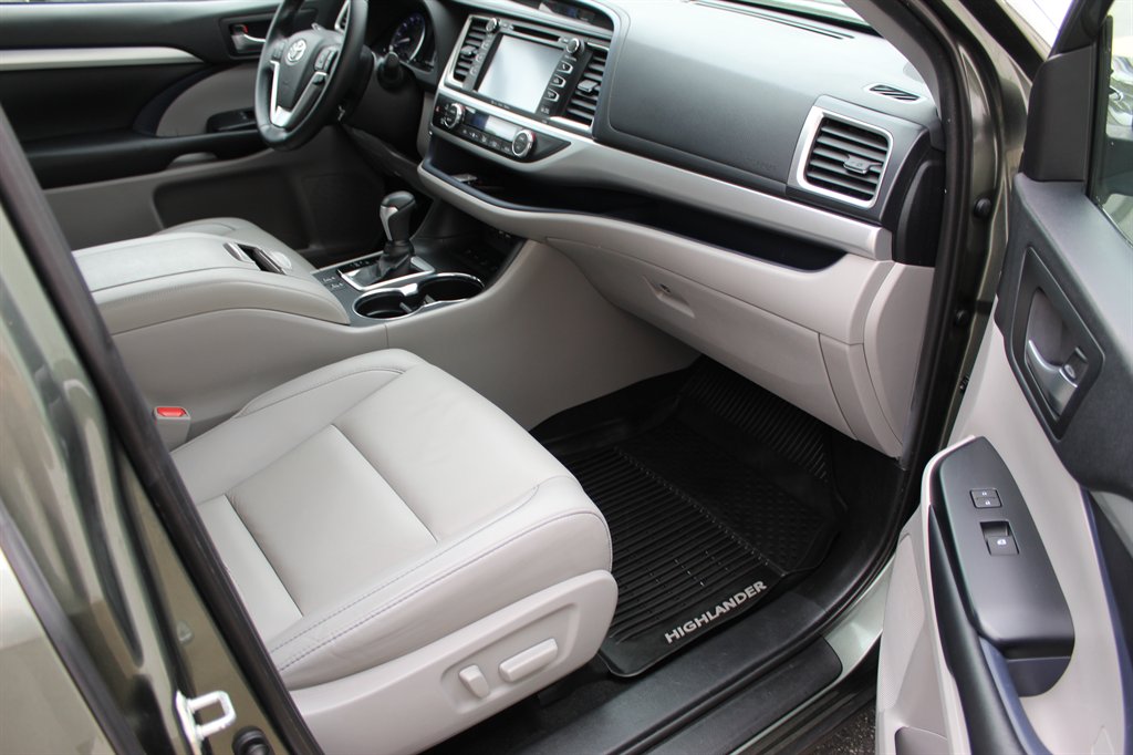2019 Toyota Highlander - $22,850