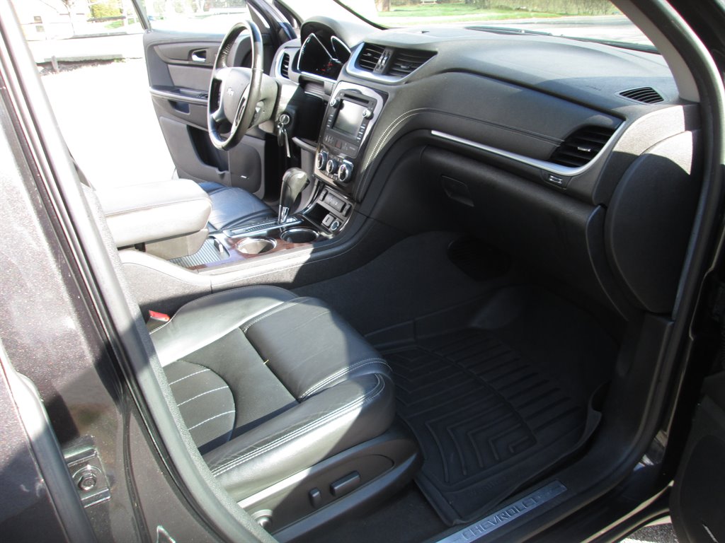 2017 Chevrolet Traverse - $11,990