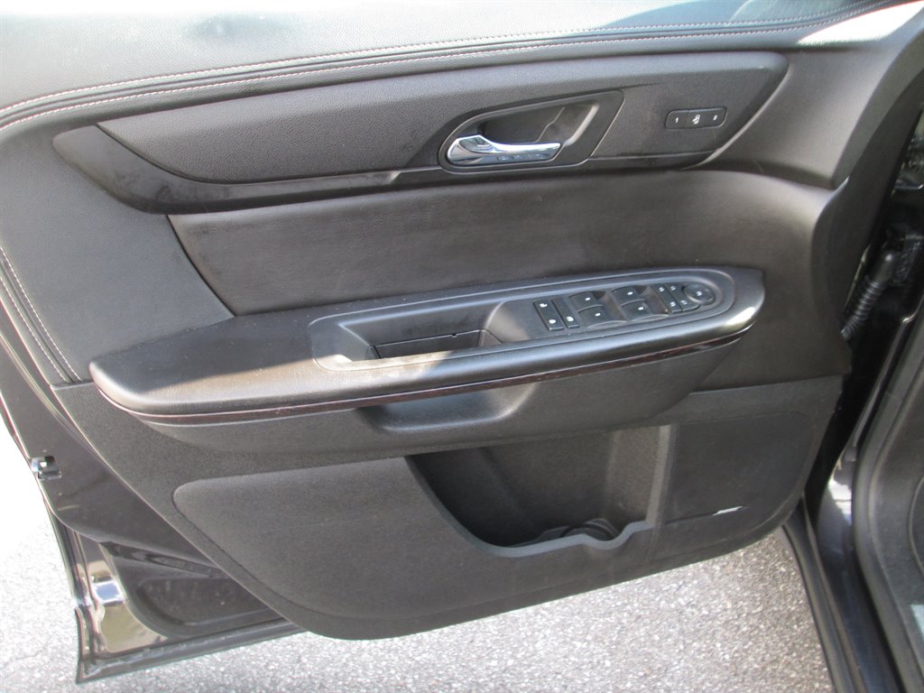 2017 Chevrolet Traverse - $11,990
