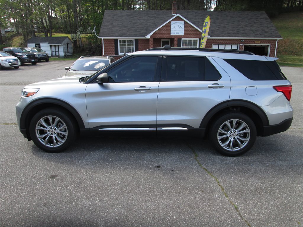 2020 Ford Explorer - $25,990