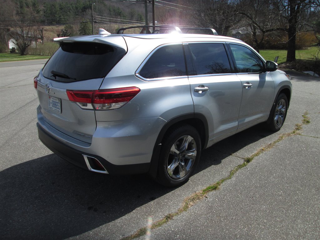 2018 Toyota Highlander - $29,990