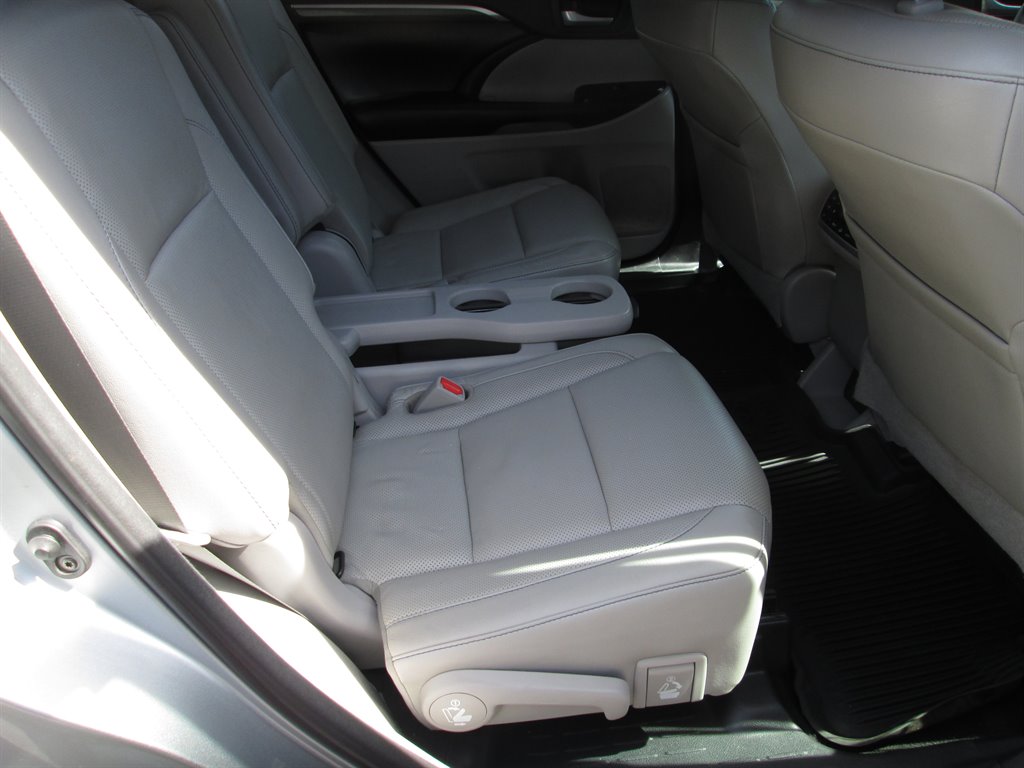2018 Toyota Highlander - $29,990
