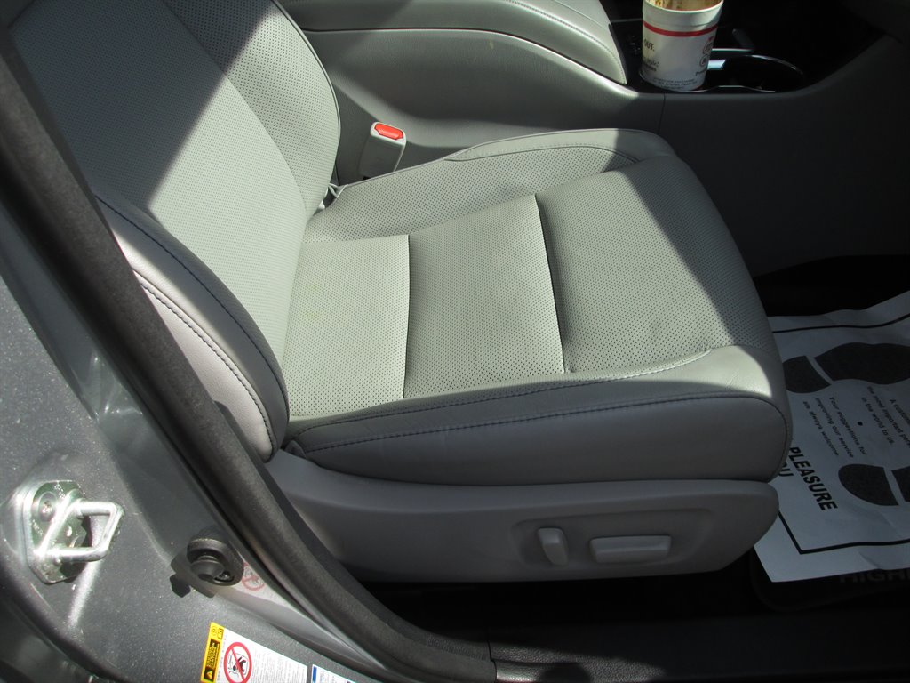 2018 Toyota Highlander - $29,990