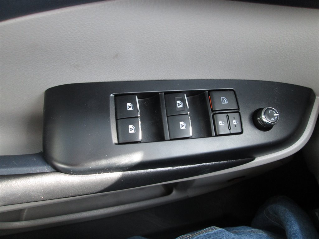 2018 Toyota Highlander - $29,990