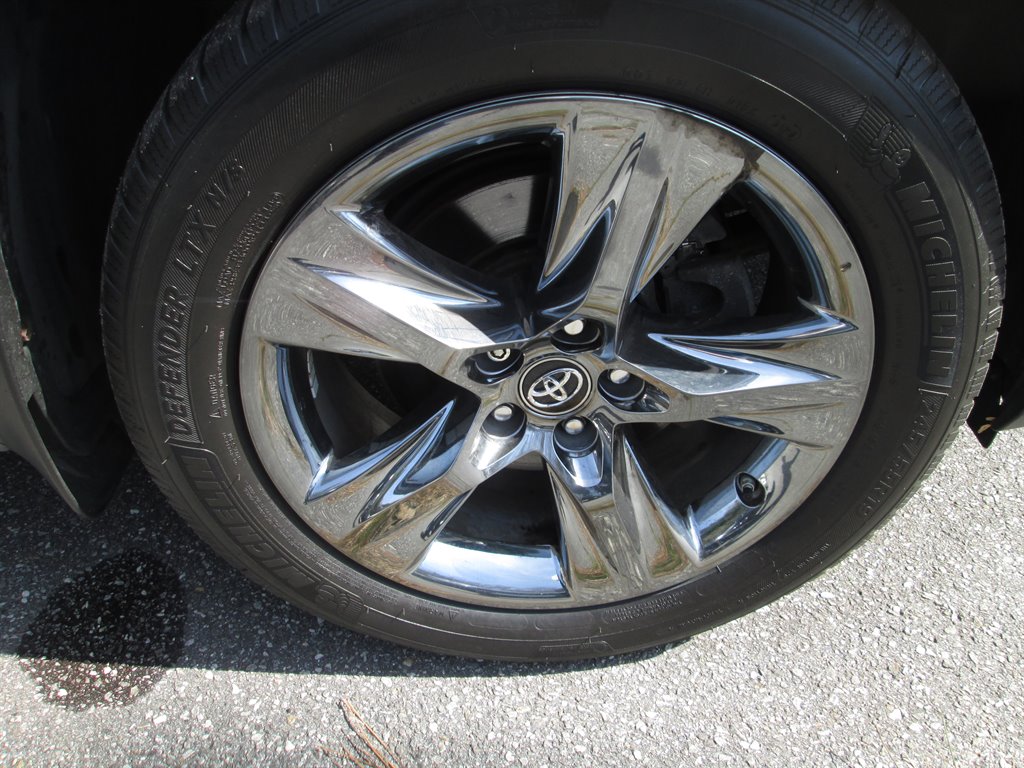 2018 Toyota Highlander - $29,990