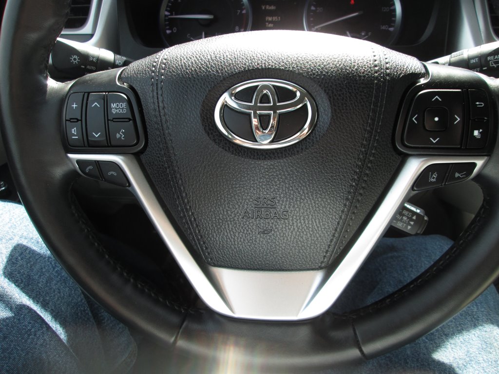 2018 Toyota Highlander - $29,990