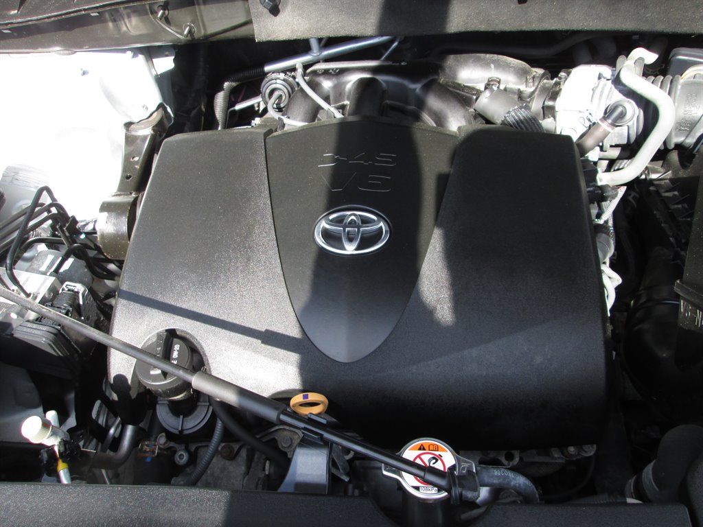 2018 Toyota Highlander - $29,990