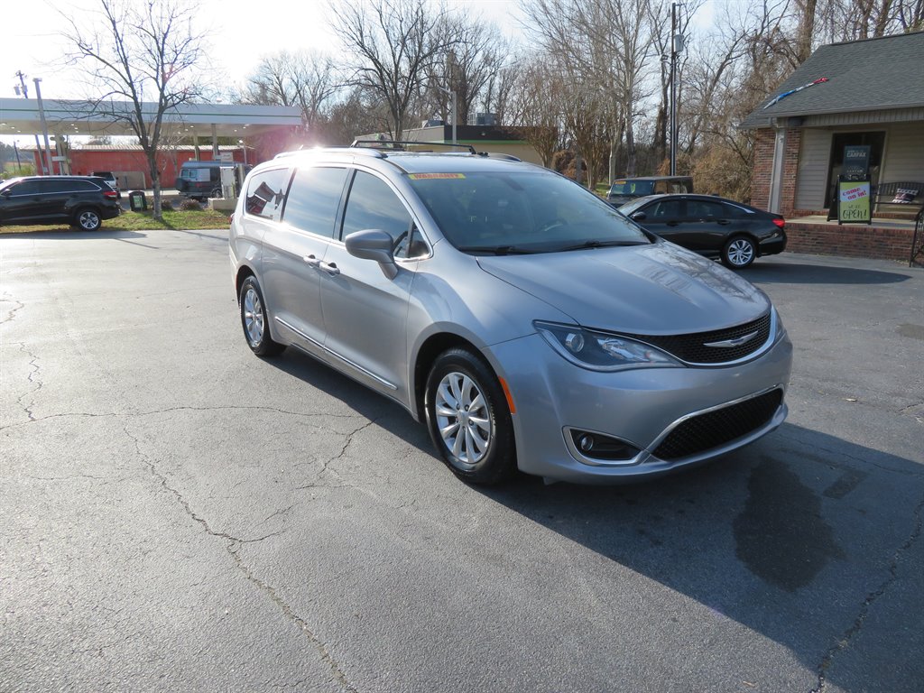 2019 Chrysler Pacifica Touring L photo