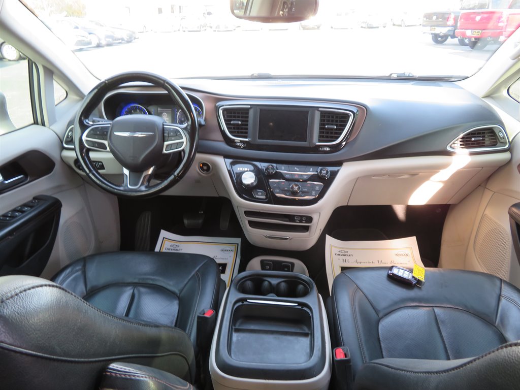 2019 Chrysler Pacifica Touring L photo