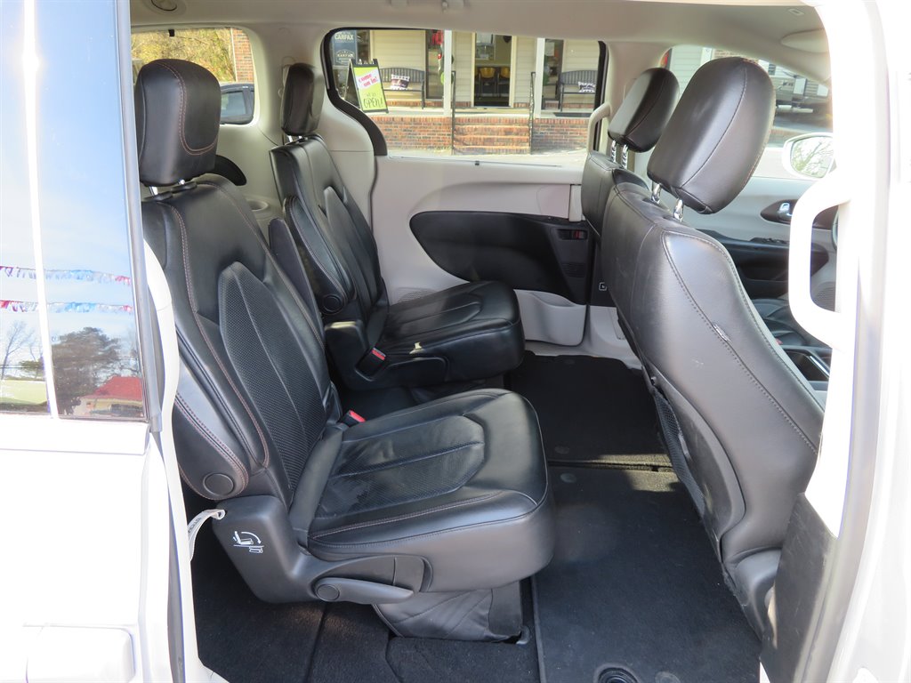 2019 Chrysler Pacifica Touring L photo