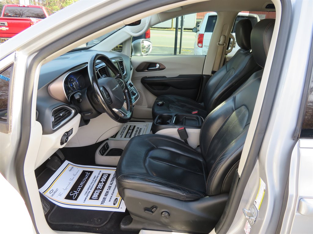 2019 Chrysler Pacifica Touring L photo