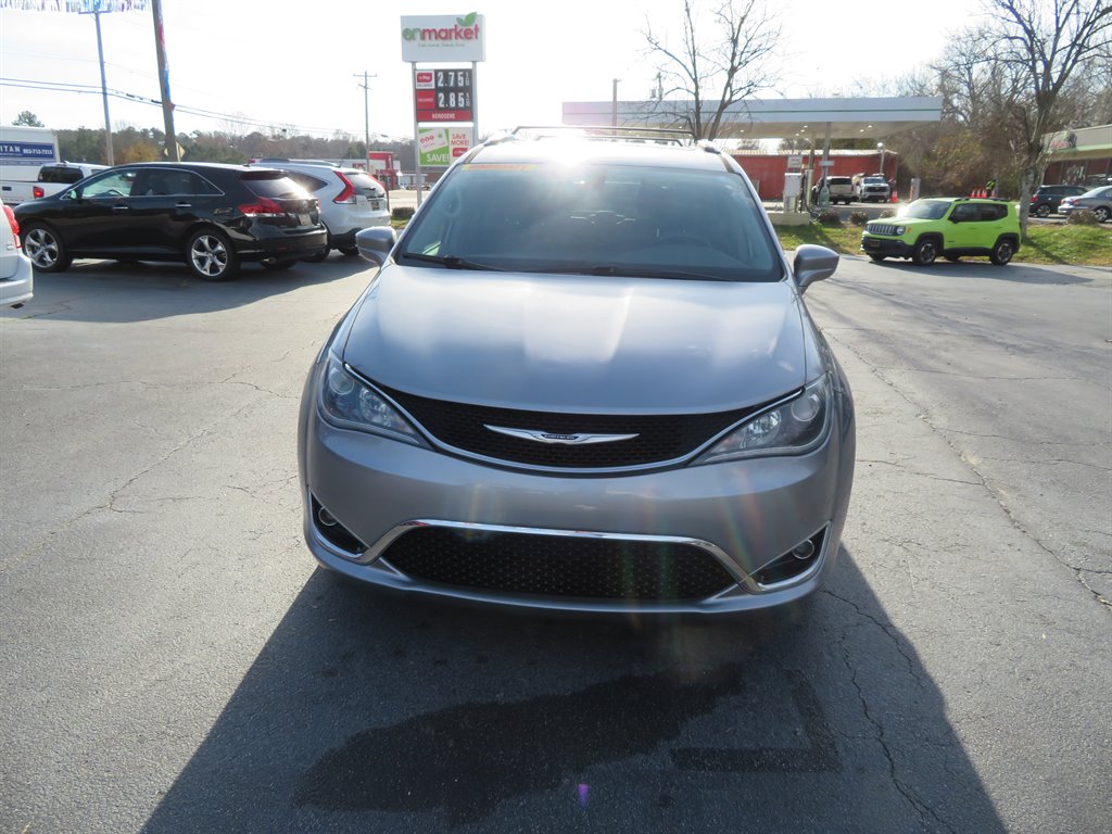 2019 Chrysler Pacifica Touring L photo