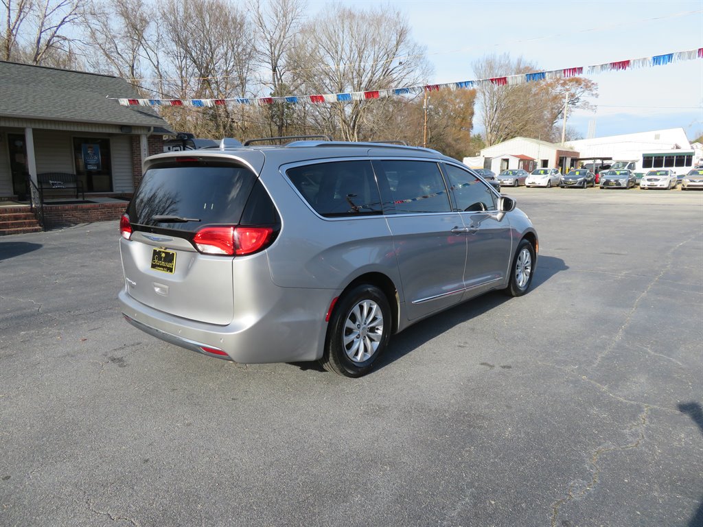 2019 Chrysler Pacifica Touring L photo
