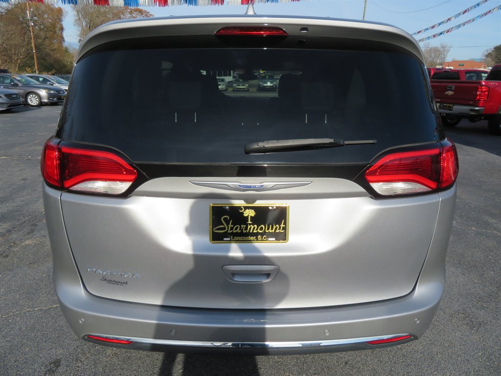 2019 Chrysler Pacifica Touring L photo
