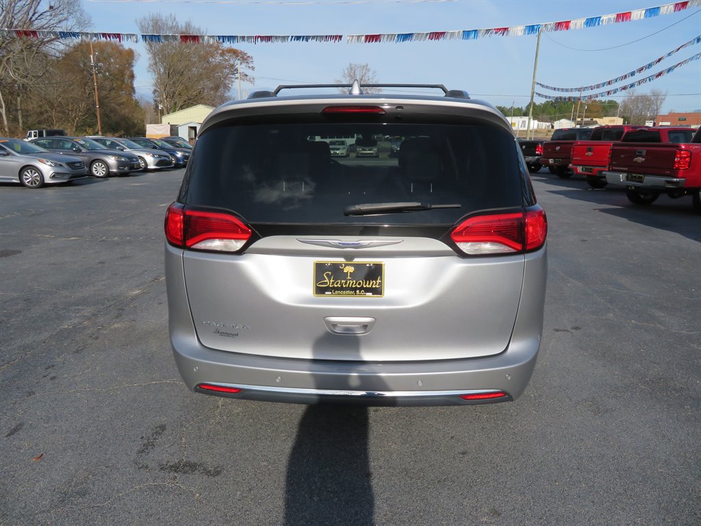 2019 Chrysler Pacifica Touring L photo