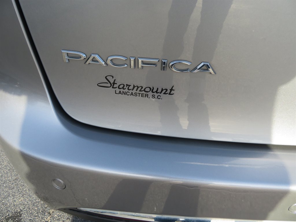 2019 Chrysler Pacifica Touring L photo
