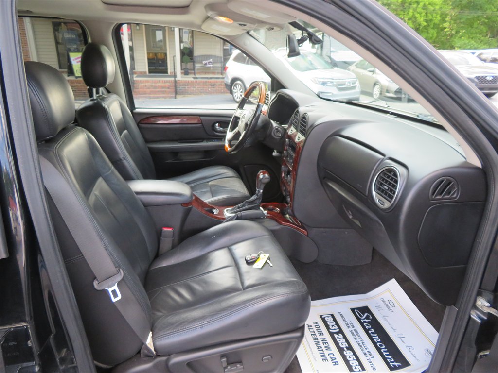 2007 GMC Envoy Denali photo