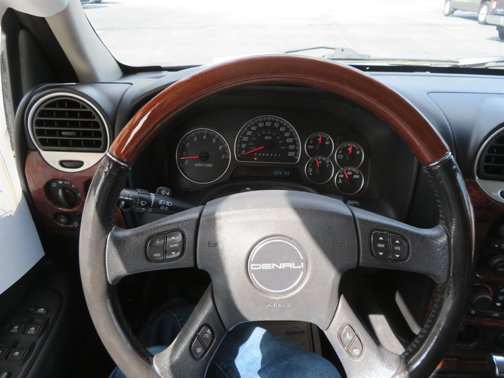 2007 GMC Envoy Denali photo