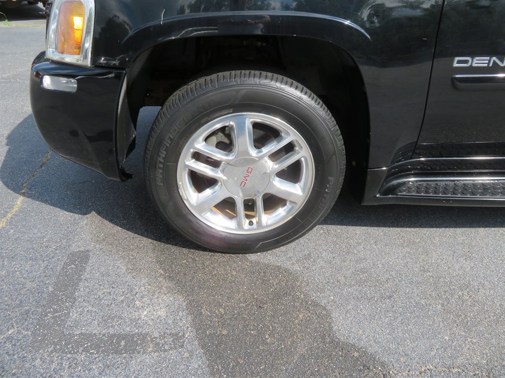 2007 GMC Envoy Denali photo
