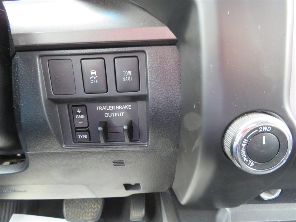 2016 Toyota Tundra SR5 photo